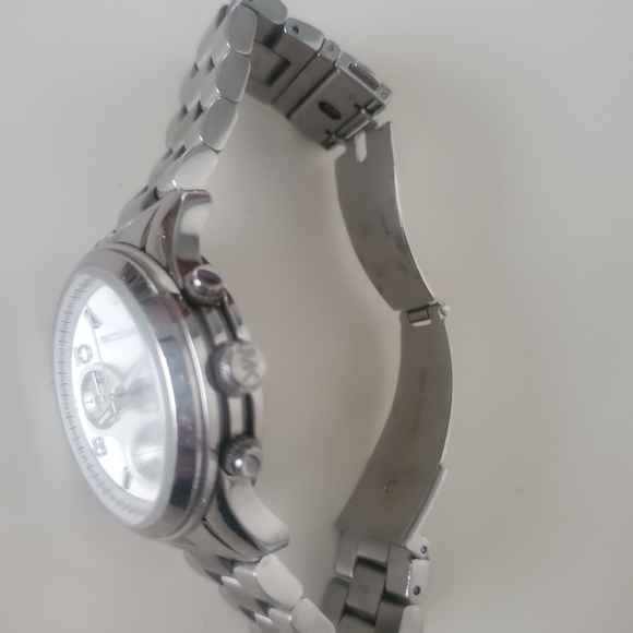 Michael kors silver watch - Picture 2 of 4